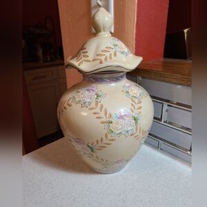 Chinese Porcelain Floral Gold Rimmed Rose Vase Hand Painted Crea…